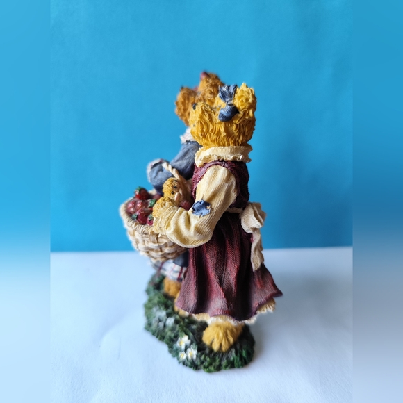 4/$50⭐️The Bearstone Collection – “Lauren & Jan… Strawberry Friends” - Picture 5 of 7